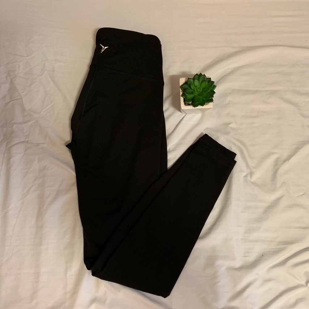 Old navy go-dry leggings 2 PAIRS